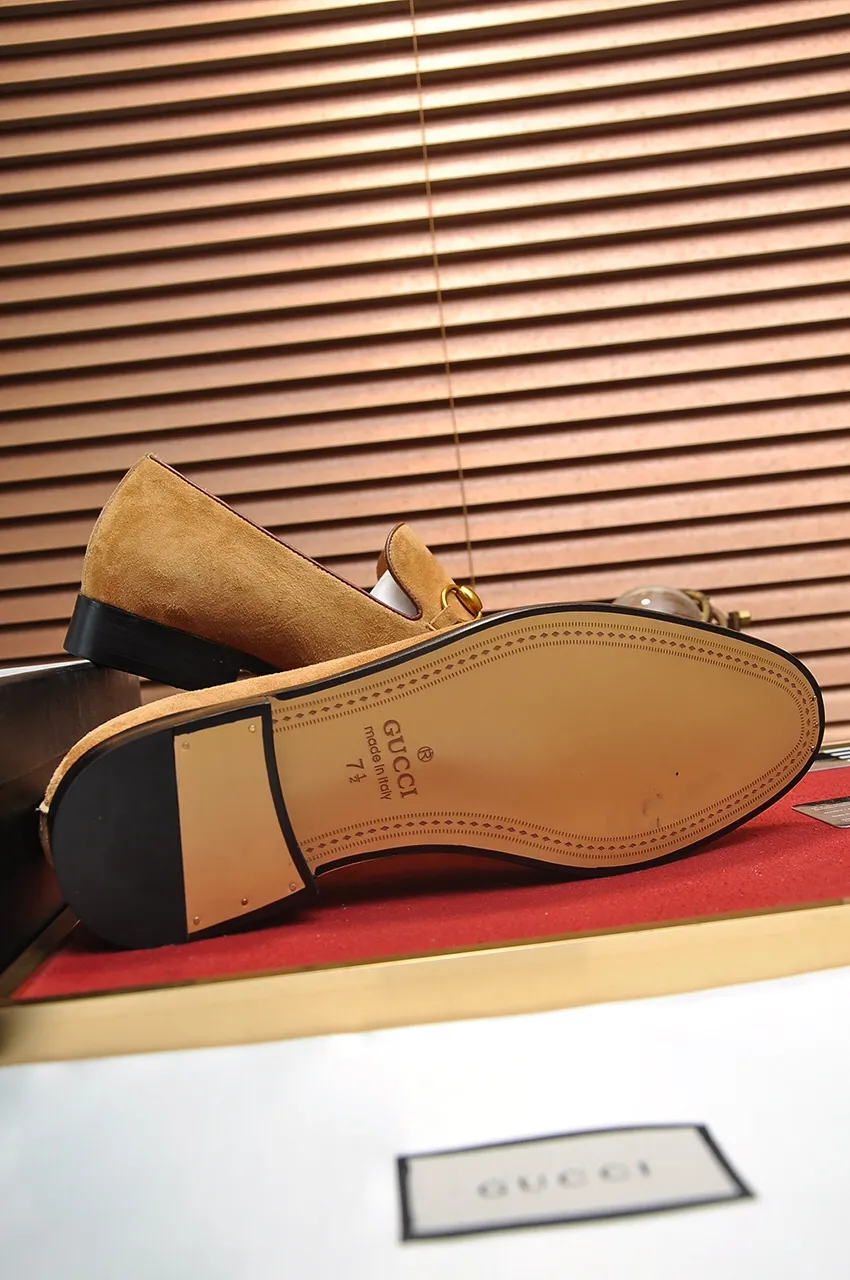 Men's men's shoes 💰500💶 [LV] (original single cowhide lining) 🍀LV's latest genuine leather business suit shoes are launched simultaneously on the official website. The first-layer cowhide imported from Italy is made of heavy gold, 💥official website 1:1 rubber outsole. Versatile to wear, high-end without losing class, and the color combination is extraordinary. This four-season style is alluring when worn on your feet, showing off your big-name flair. Standard code 38-45 (45 customized)